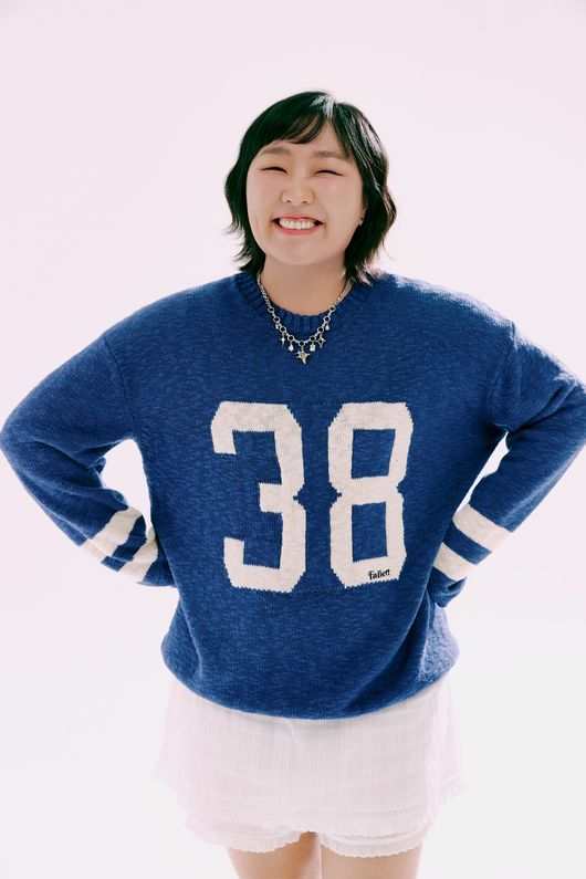 <b>이수지</b>, 2025 올해의 <b>브랜드 대상</b> 2관왕 - 독보적인 존재감의... 