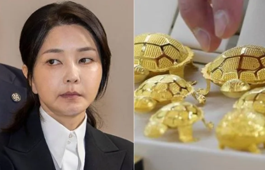 <b>김건희</b> 나토 목걸이 인사청탁한 서희건설 <b>이봉관</b> <b>특검</b> 출석