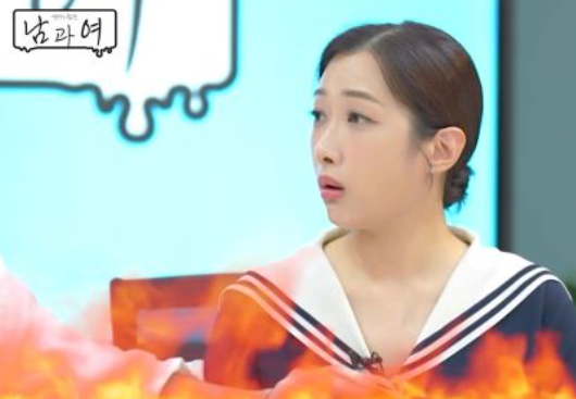  항상 자기 카드로 결제하는 친구… “습관? 카드 실적?”  정산 논란 화제