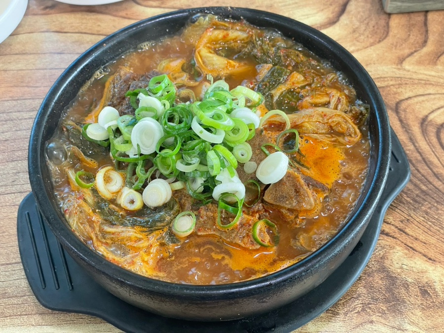엄윤용얼큰한뼈해장국 사진 6