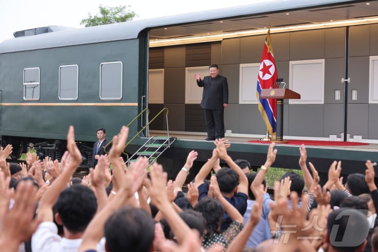 북중러 결속 강화 신호탄? 김정은 <b>중국</b> 전승절 참석 심층 분석