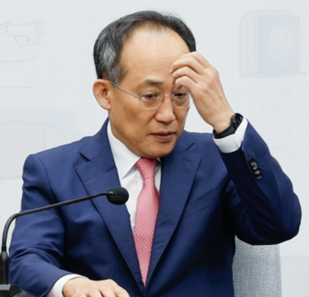 <b>추경호</b> 자택·<b>의원실 압수수색</b>과 출국금지 조치.
