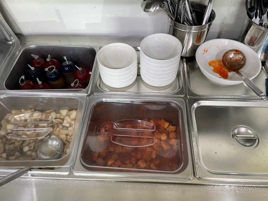 엄윤용얼큰한뼈해장국 사진 5