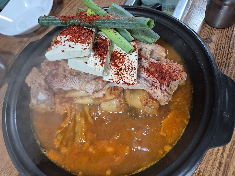 지리산흑돼지와묵은지 사진 6