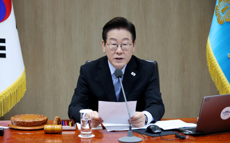 이재명 대통령, 국무회의서 ‘<b>노란봉투법</b>·상법 개정안’ <b>의결</b>