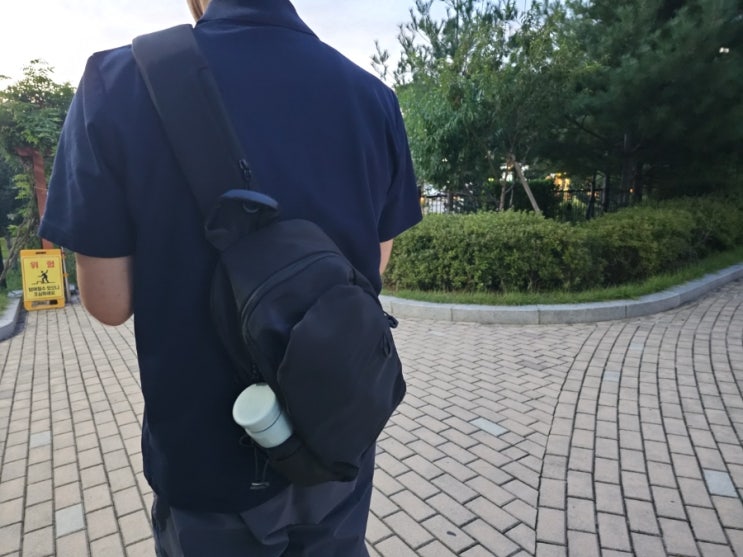  데이그린 크로스슬링백 매고 산책나갈 수 있어, 제법 선선해졌다!