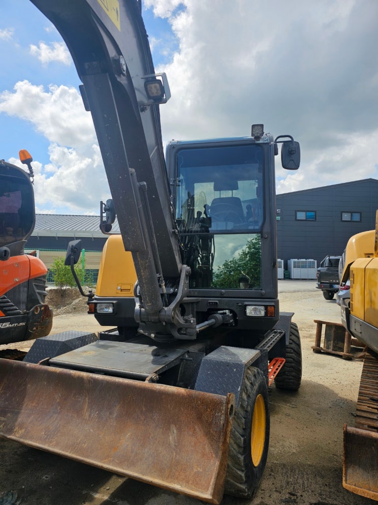  볼보 EW60E 2023년식 7000만원 판매합니다.