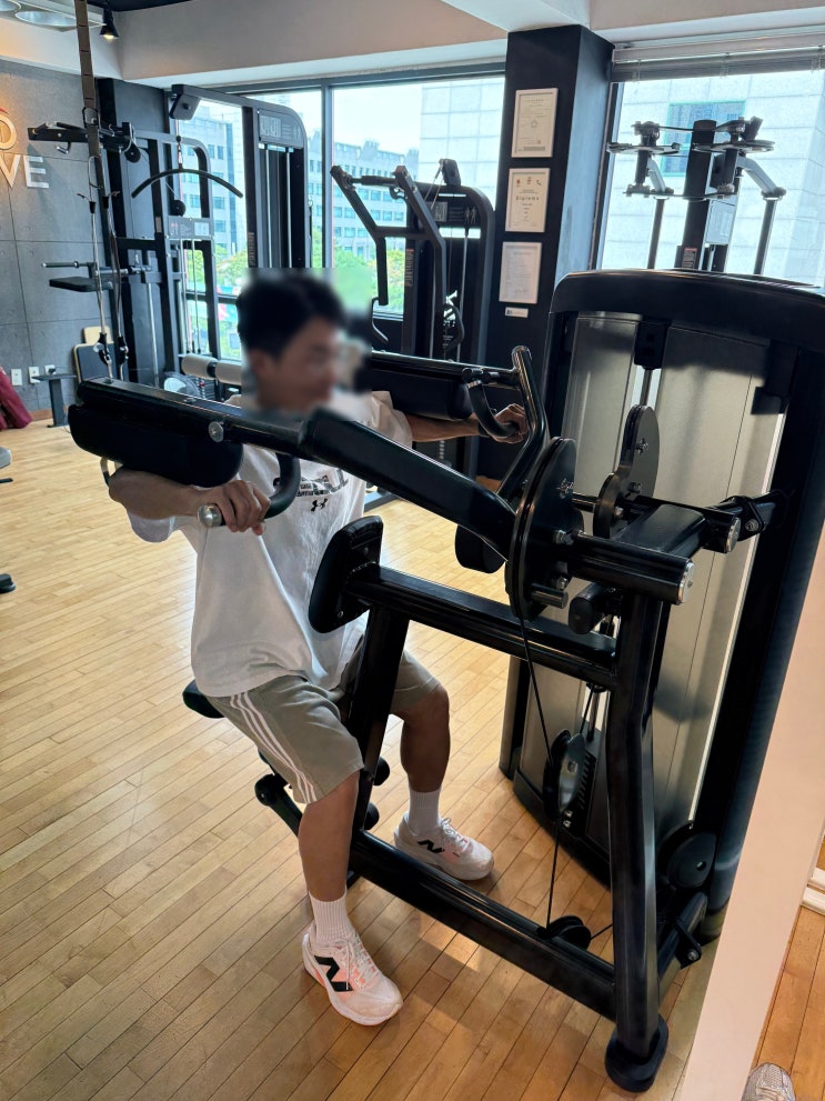  신중동헬스장 PT 트레이너가 회원님께 알려주는 30분 어깨 운동 루틴