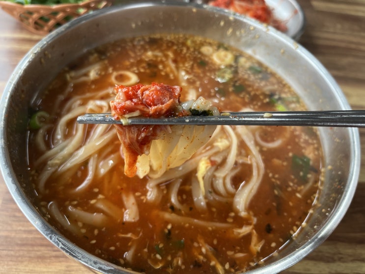  미평김치맛집' 원조공주칼국수 얼큰한 칼국수와 환상적인 조합