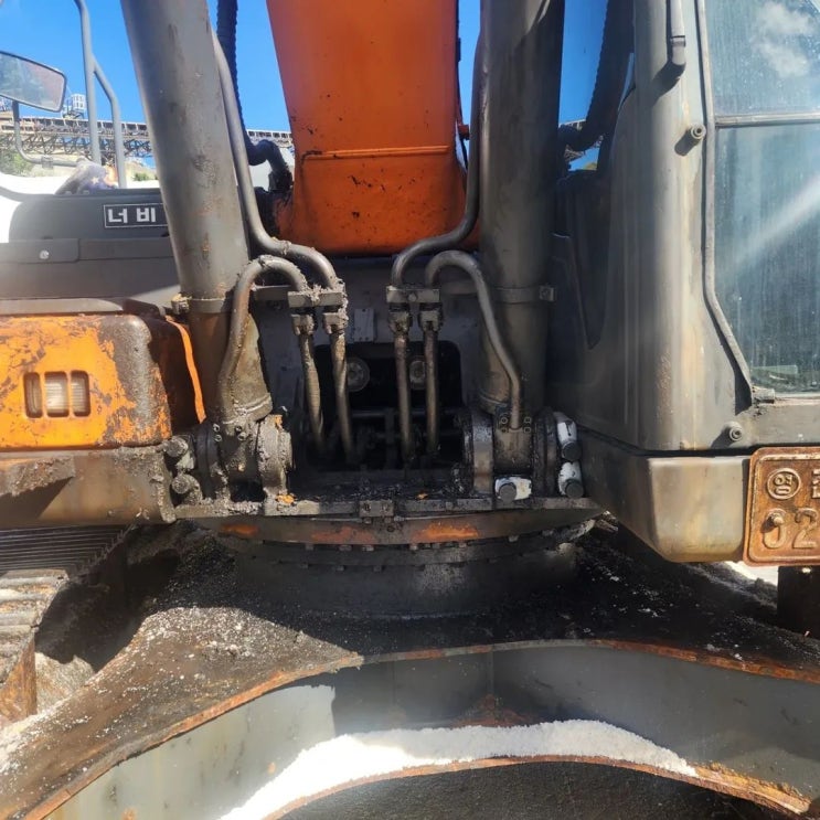  두산 DX300LC5 2021년식 7000만원 판매합니다.
