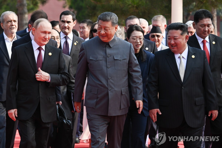 <b>북중러</b> 정상 66년만에 한 자리에