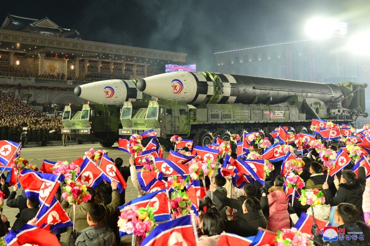 <b>김정은</b> <b>열병식</b> 참석, 북중러 협력의 속내 분석