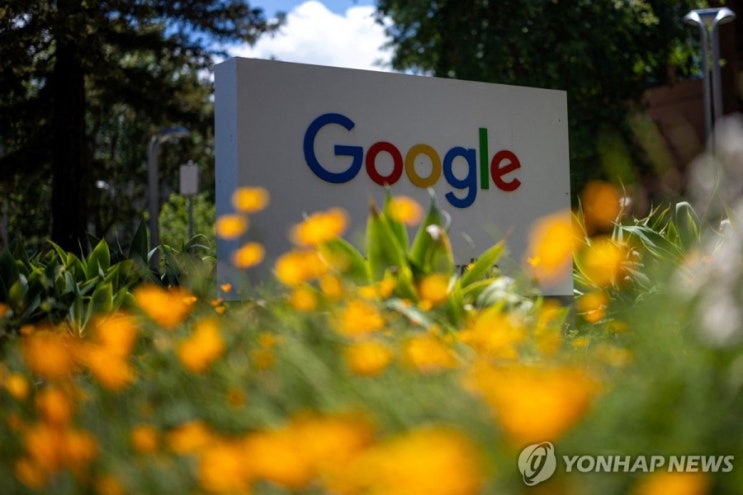 美법원 "<b>구글 크롬</b> 매각 필요 없어…경쟁사와 <b>데이터 공유</b>해야... 