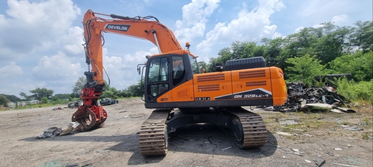  두산 DX320LC7 2023년식 1억6500만원 판매합니다.