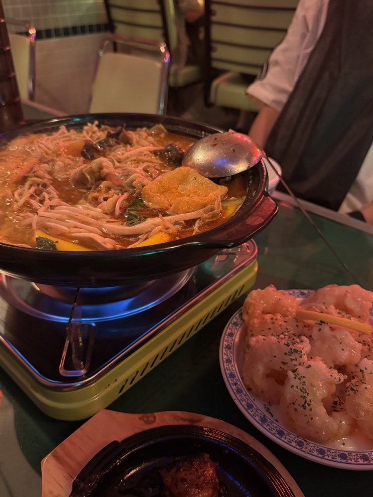  홍대 홍콩 감성 낭낭한 마라전골, 크림새우 맛집 음식점 상상