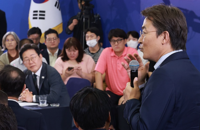 <b>이재명</b> “얼마면 돼?”, 권대영... 모태펀드와 벤처 <b>투자 확대</b> 논의.