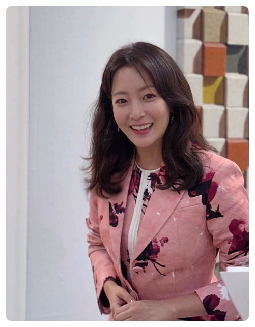 김희선 리즈 미모 장미 슈트 완벽 비주얼 몸매 인스타 사진 드라마 예능 활동