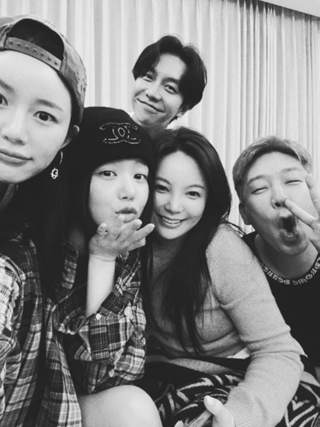 이승기 부부와 찰칵! 근황 전한 MC몽, 그는 누구? (프로필 엠씨몽)