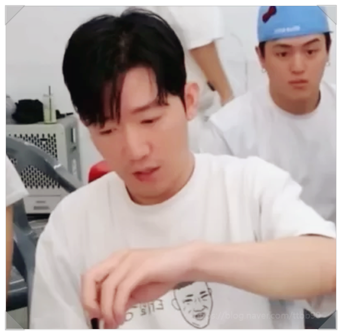  신태일 긴급체포사건 방송 중 수갑 배경 이유 조작?