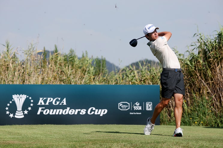 KPGA 파운더스컵 1R, 공동<b>선두</b> 김태훈(-8) 인터뷰[오후 3시... 