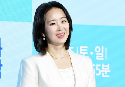 <b>윤유선</b> 판사 남편 결혼 연기 인생 최화정 아크로서울포레스트... 