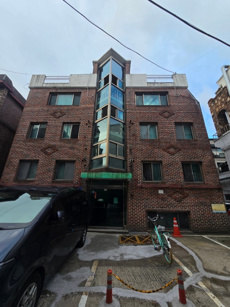  서울시 송파구 삼전동(백제고분로길) 빌라 3층 인테리어를 위한 철거 입니다.