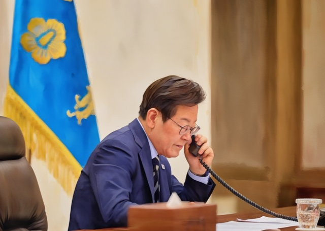 이재명 <b>대통령</b>, <b>몽골 대통령</b>과 정상 통화 “광물·기술 <b>협력</b>... 