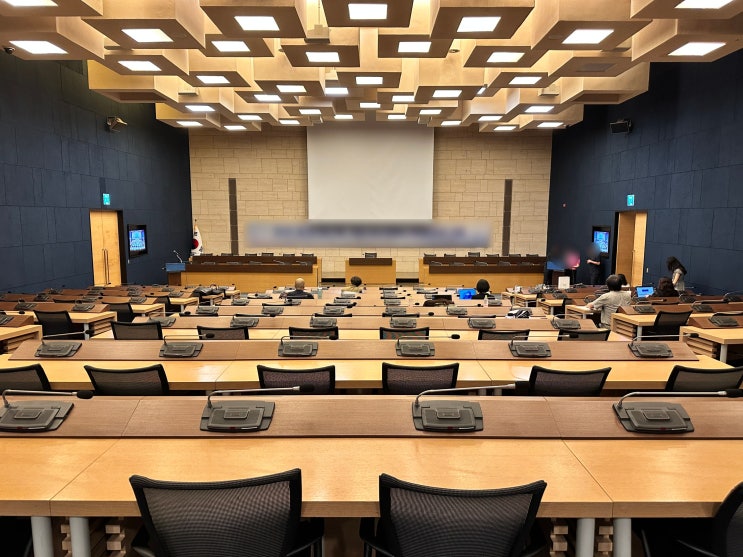  서울시청(서울역) 근처 100명 세미나, 워크숍, 공청회 등이 가능한 대한상공회의소 의원회의실