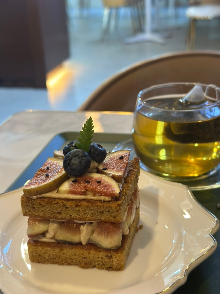  분위기부터 디저트까지 완벽한 감성 카페 부천무화과케이크 맛집 그믐별