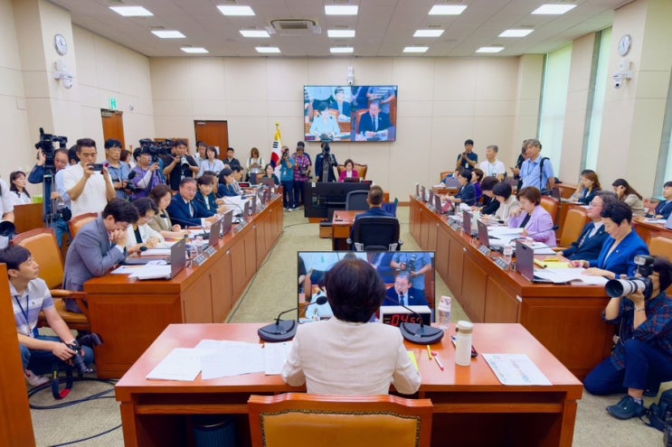 <b>원민경</b> 여성가족부장관 후보자 인사<b>청문</b>회 / 출근길 의정보고... 