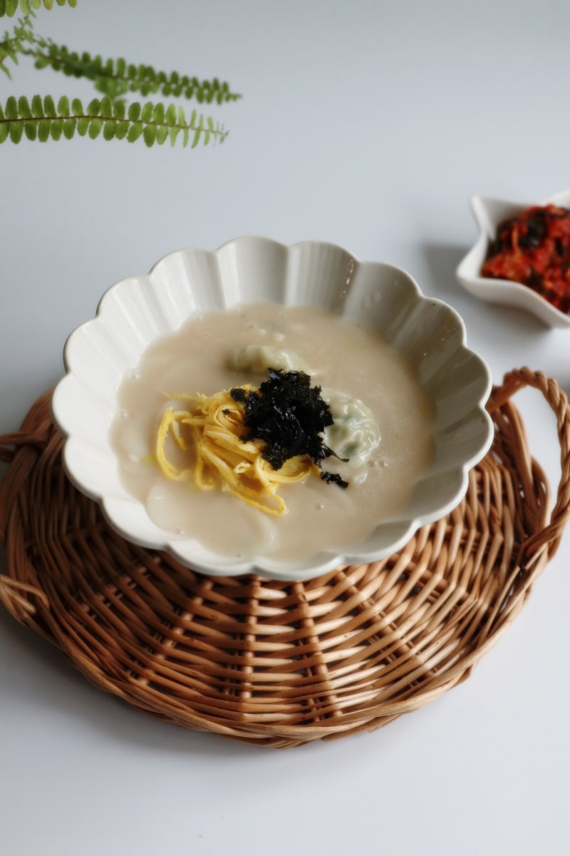 비비고 사골곰탕 떡국 끓이는법 사골 물 만두국 끓이는법 레시피