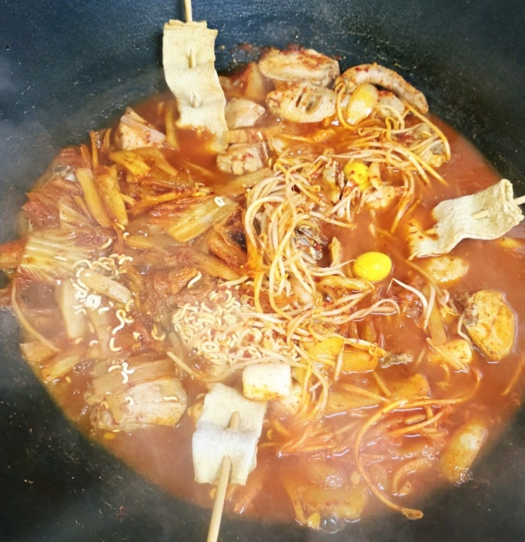  [진해]솥뚜껑에 끓여 진한 맛이 일품인 진해 석동 맛집 '통큰닭볶음탕 진해점'