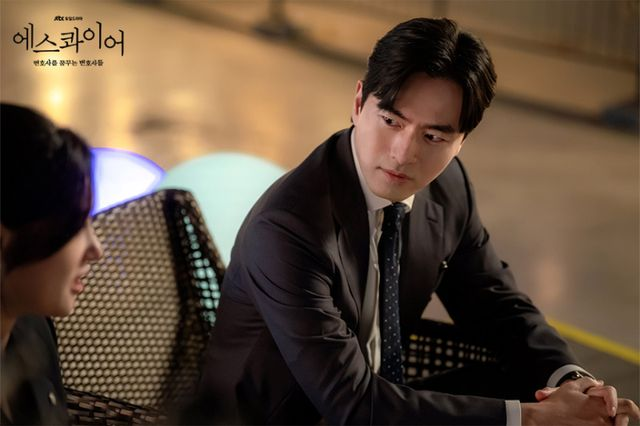 성숙미 빛난 <b>이진욱</b>...’멜로... 굳혔다 [‘<b>에스콰이어</b>’ <b>종영</b>] ①
