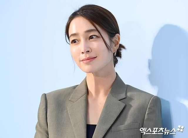 <b>이민정</b>, <b>논란</b> 부른 '명품 가방' 사진…"경솔"vs"의도치 않은... 