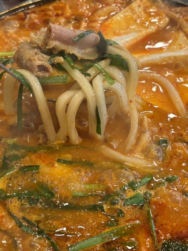  강동구 소곱창전골은 여기! 신선한 내장 가득한 돌판위에곱창