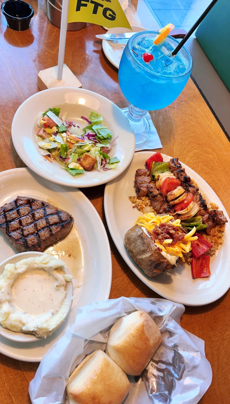  텍사스 로드하우스(Texas Roadhouse) 스테이크 맛집 현대아울렛 스페이스원 후기!