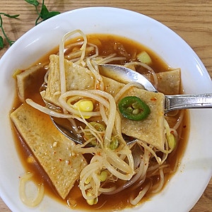 칼칼하면서 시원한 국물 맛, 김치 콩나물 오뎅국에 우동사리 추가요