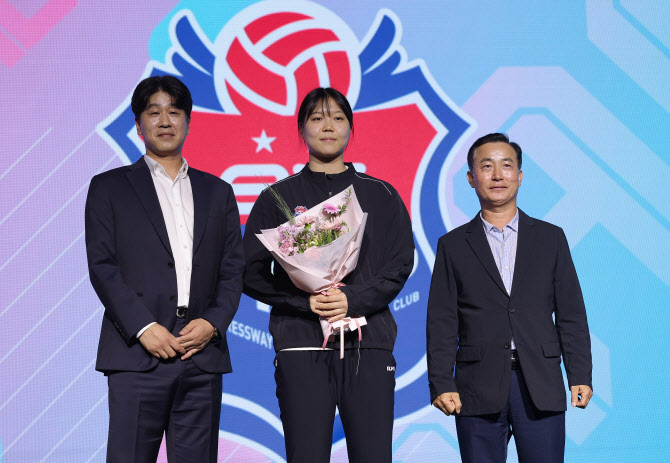 [속보] <b>여자배구</b> 최대어 <b>이지윤</b>, 한국<b>도로공사</b> 1순위 지명!... 