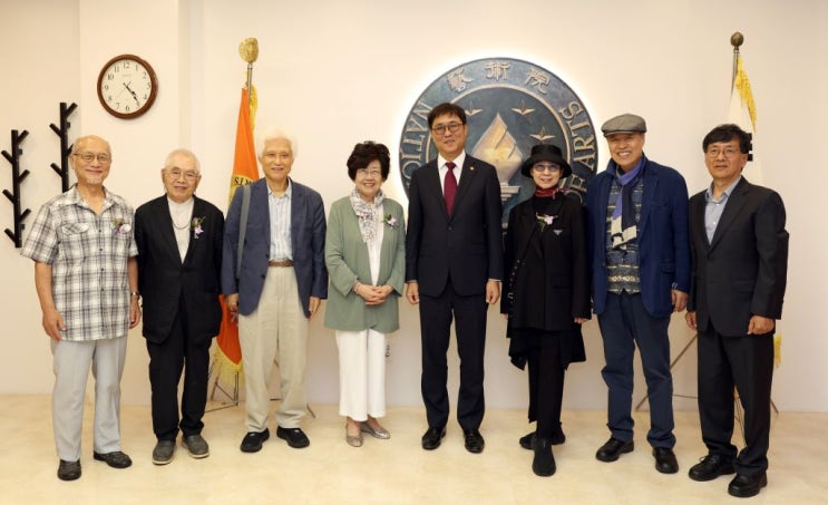 <b>최휘영 장관</b>, 대한민국예술원 회장단과 <b>간담회</b>…예술인 창작... 