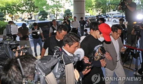 서대문 <b>초등생 유인미수</b> 사건…“장난이었다” vs 경찰... 