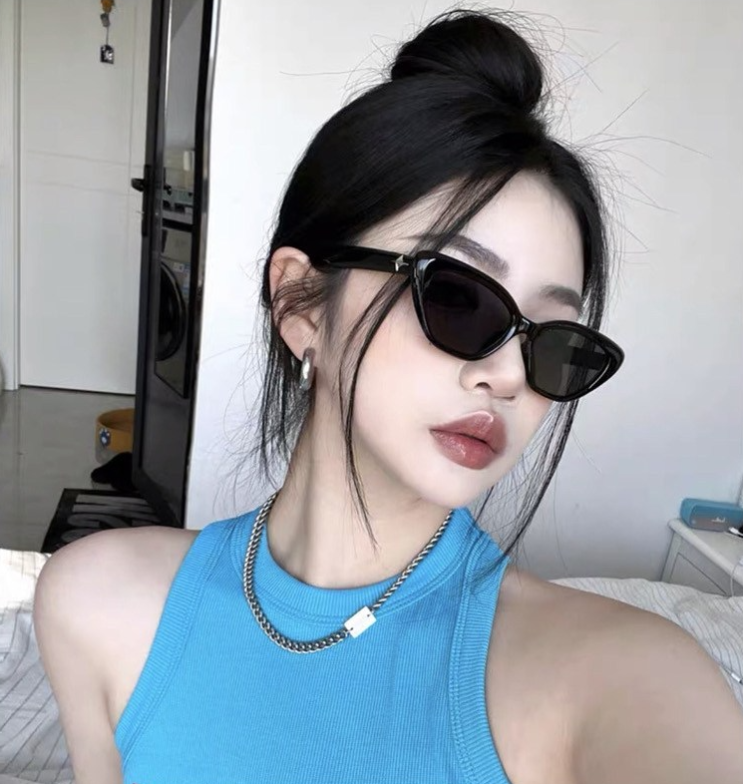  9월 가을에도 눈부신 자외선을 쏵돠쏵돠 잡아주면서 예쁘고 가벼운 여자 오벌형 편광 선글라스 추천