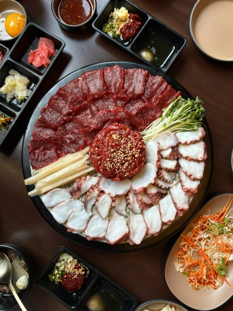  논현역 술집 신선한 뭉티기와 육회 맛집 우목뭉티기