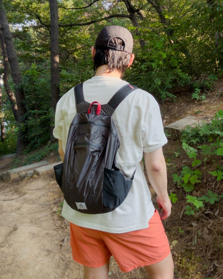 한 손에 쏙 들어오는, 초경량 여행용 가방! 4몬스터 접이식 백팩 추천