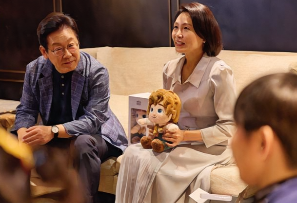 <b>이재명 대통령</b> 부부, 보육원생들과 K애니 「<b>킹 오브 킹스</b>」 관람