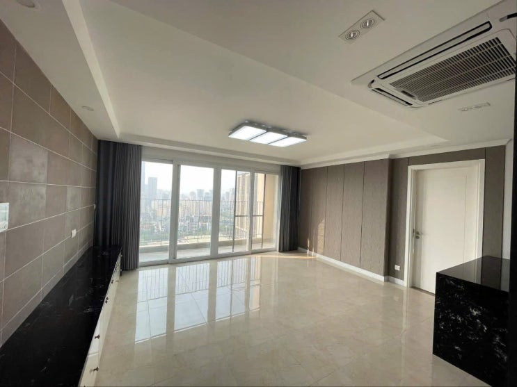  하노이 디 케피탈 C3 방3개 122m2 노옵션 $1200 D'capitale 좋은 아파트 임대 알려드립니다