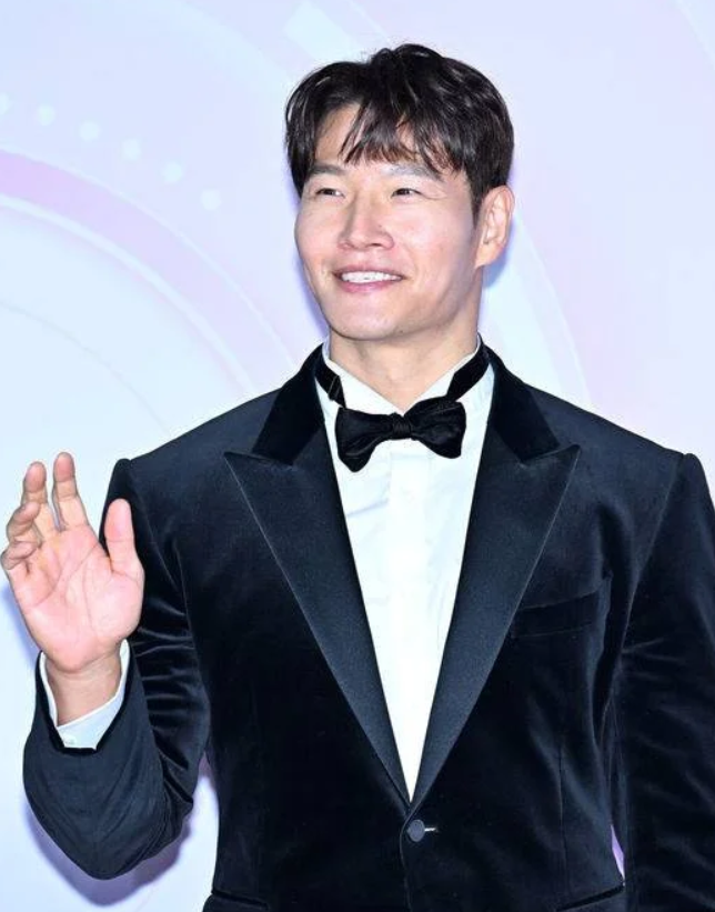 <b>김종국</b>, 신혼여행도 없는 깜짝 결혼…<b>새신랑</b> 행보 주목