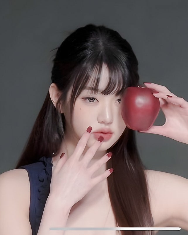  장원영 가을 버건디 네일아트, 레드보다 분위기 살린 이유?