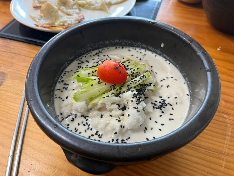 (가평군) 묵은지가 예술인 잣칼국수 맛집 - 유명산 종점가든