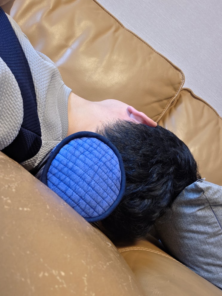 목이 편해야 꿀잠 잔다! 뽐에떼 경추베개로 C자 목 만들기