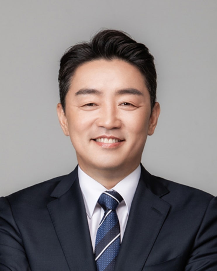 혐의 <b>구금</b> 한국인들 정부 노력으로 <b>석방</b> 합의 전세기 투입 예정